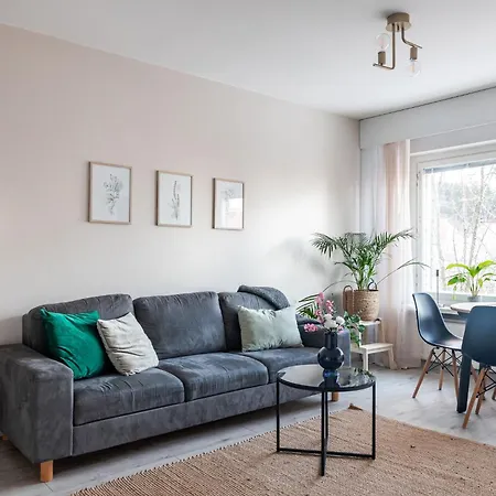 Bright & Spacious In Center *