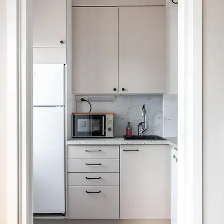 Bright & Spacious In Center