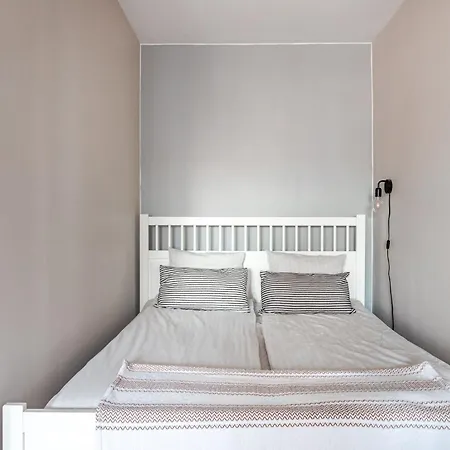 Bright & Spacious In Center *