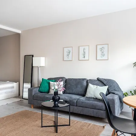Bright & Spacious In Center Lahtis