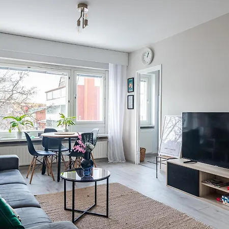 Bright & Spacious In Center *