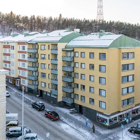 Bright & Spacious In Center Huoneisto