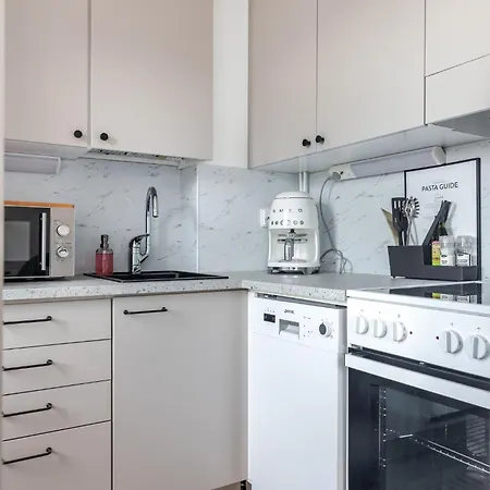 Huoneisto Bright & Spacious In Center *